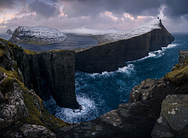 Sørvagstvatn: the famous lake above the Atlantic Ocean in north of Europe. Archiplelago of Fær Øer islands