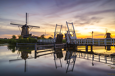 Unesco Windmills of Kinderdijk during sunset, Molenlanden, Alblasserdam, South Holland, Netherlands, Northern Europe