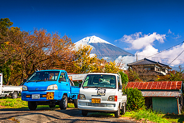 Mount Fuji yama, Japan. Iconic Volcano of Japan in Autumn. Parking cars in front of the summit