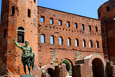 Statue of Julius Caesar located at the Palatine Gate, a Roman-era city gate, the Porta Principalis Dextra of the ancient town giving entry through the Julia Augusta Taurinorum walls from the North side, Turin, Piedmont, Italy, Europe