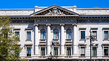 Exterior of the Palace of the Banca Commerciale Italiana, historic building housing the Gallerie di Piazza Scala, Piazza della Scala, Milan, Lombardy, Italy, Europe