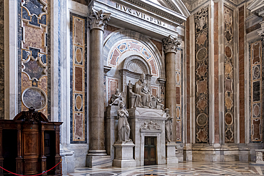 Monument to Pius VII located on the east wall of the Clementine Chapel of Saint Peter's Basilica in Vatican City, the papal enclave in Rome, UNESCO World Heritage Site, Rome, Lazio, Italy, Europe