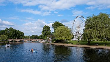 Scenic view of the River Avon on a sunny day, Stratford-upon-Avon, Warwickshire, England, United Kingdom