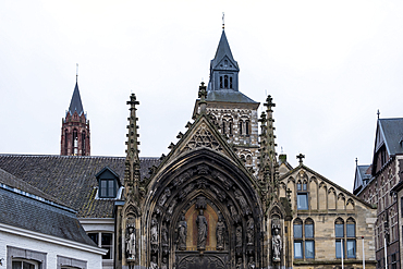 Maastricht, Netherlands – View of the Cappella Sancti Servatii with the Basilica of Saint Servatius in the background. A historic site reflecting the rich religious heritage of the city.