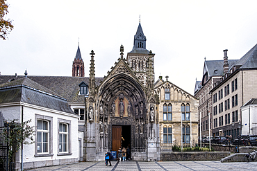 Maastricht, Netherlands – View of the Cappella Sancti Servatii with the Basilica of Saint Servatius in the background. A historic site reflecting the rich religious heritage of the city.