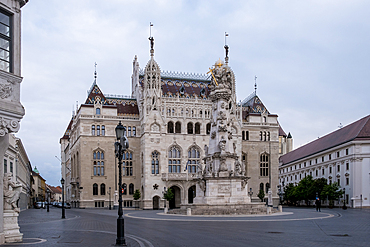 Budapest, Hungary – View of Holy Trinity Square in Halászbástya, featuring the baroque Holy Trinity Column and the Hungarian Composers’ Association in the Buda Castle District.
