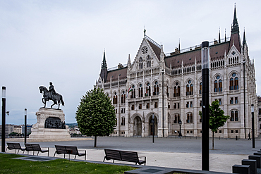 Budapest, Hungary – Architectural detail of the Hungarian Parliament Building, showcasing its Neo-Gothic façade with ornate spires, arched windows, and sculpted figures that reflect Hungary’s medieval heritage and national symbolism.