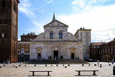 Turin Cathedral (Duomo di Torino), Catholic Cathedral dedicated to Saint John the Baptist, built in the 15th century, with the Chapel of the Holy Shroud, housing the Shroud of Turin, added in the 17th century, Turin, Piedmont, Italy, Europe