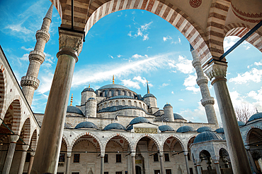 Courtyard view, Sultan Ahmet Mosque (The Blue Mosque), UNESCO World Heritage Site, Istanbul, Turkey, Europe