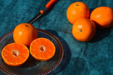 Orange, a citrus fruit whole and sliced, Mandi, India, Asia