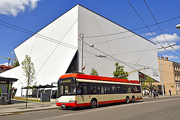 Tramway in front of the MO Museum, designed by Studio Libeskind, MO Museum, modern art museum, Pylimo street 17, Vilnius, Lithuania, Europe