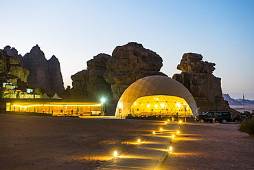 'Suncity Camp' in the désert of Wadi Rum, UNESCO World Heritage site, Jordan, Near East, Southern Levant, West Asia