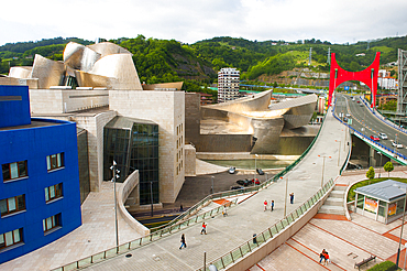 L'Arc Rouge (The Red Arch) by the French artist Daniel Buren on La Salve Bridge (The Prince and Princess of Spain Bridge) with the Guggenheim Museum designed by architect Frank Gehry, Bilbao, province of Biscay, Basque Country, Spain,, Europe