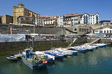 Harbor of Getaria, province of Gipuzkoa, Basque Country, Spain, Europe