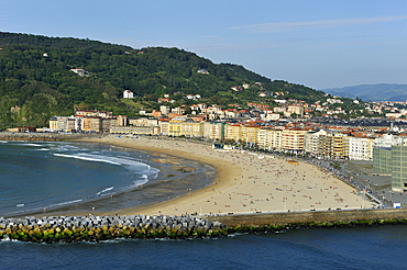 plage Zurriola vue depuis le Monte Urgull, Saint-Sebastien, Golfe de Gascogne,province de Guipuscoa,Pays Basque, Espagne,Europe//Zurriola Beach viewed from Monte Urgull, San Sebastian, Bay of Biscay, province of Gipuzkoa, Basque Country, Spain,Europe