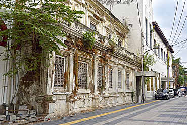 Ruined buildings in Kepodang Street, Old Town of Semarang, Java island, Indonesia, Southeast Asia, Asia