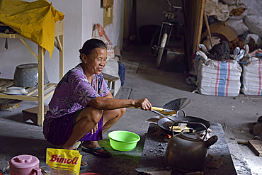 Woman cooking at Kidang Mas Batik House, Lasem, Java island, Indonesia, Southeast Asia, Asia