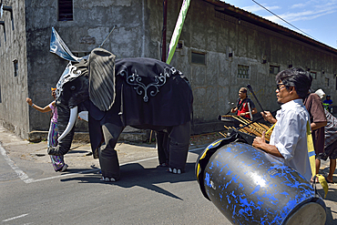 Welcoming performance of Gajah Krumpyung (fake elephant and traditional music instrument), Sondakan district, Solo (Surakarta), Java island, Indonesia, Southeast Asia, Asia