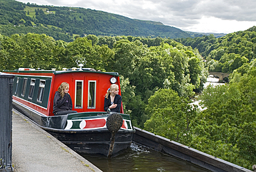 Narrow boat on Pontcysyllte Aqueduct, UNESCO, Llangollen Canal over valley of the River Dee, Wales, United Kingdom