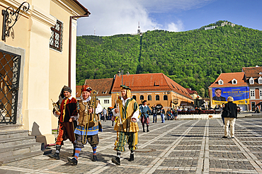 Musicians in medieval costume play a tune each hour from top of the Council House, Council Square (piata Sfatului), Brasov, Transylvania, Romania