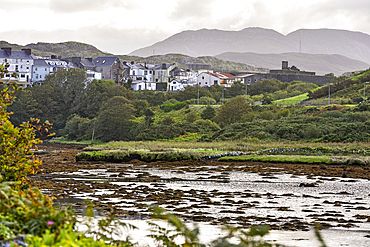 bay of Clifden at low tide, west coast, County of Galway, Connemara, Republic of Ireland, North-western Europe