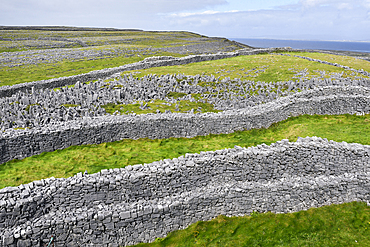 Defensive stone walls of Dun Aengus, prehistoric hill fort, Inishmore, largest Aran Island, Galway Bay, County Galway, Connacht, Republic of Ireland