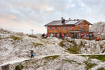 Mountain refuge Pian di Cengia (Bullelejochhutte), Three Peaks nature park, Trentino-Alto Adige, Sudtyrol, South Tyrol, Italy, South-central Europe