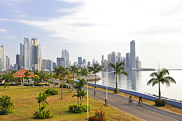 The Cinta Costera (Malecon), a new road and promenade built on reclaimed land from the bay of Panama, Panama City, Republic of Panama, Central America