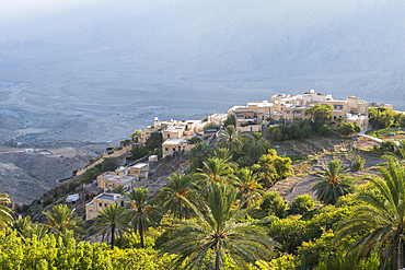 Wakan village in the Western Hajar Mountains, South Batinah Governorate in the border with Al Dakhiliyah Governorate through Al Hajar mountain range. Sultanate of Oman, Arabian Peninsula, Middle East