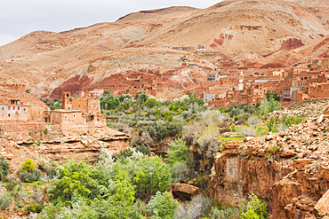 Village set on the edge of a canyon in Ounila River valley, Ouarzazate Province, region of Draa-Tafilalet, Morocco, North West Africa