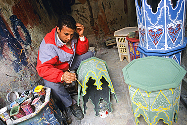 Craft Painter in the medina, Marrakech, Maroc, Afrique du Nord//Marrakech, Morocco, North Africa