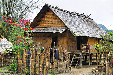 Village where live people from both Khmu and Hmong minority ethnics groups, in mountain massif near Nong Khiaw, Luang Prabang Province, Laos, Southeast Asia