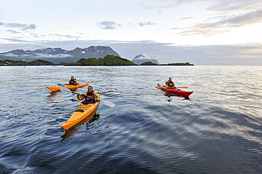 kayak a Hamn i Senja.Ile de Senja.Comte de Troms,Norvege,Europe du Nord//kayak at Hamn i Senja. Senja island.County of Troms,Norway,Northern Europe