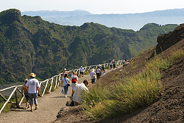 People walking on the edge of the crater of Mount Vesuvius, Province of Naples, Campania region, Italy, Europe