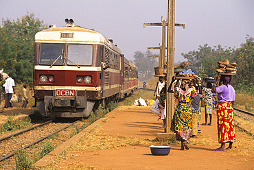 Peddlers at Tchaourou railway station, Borgou department, Benin, Africa