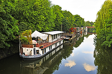 Houseboats on the Eilbek Canal, Hamburg, Germany, Europe