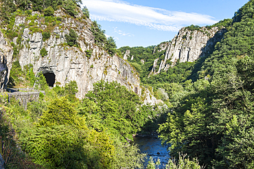 Gorge of the Sioule River near Chouvigny, Puy-de-Dome department, Auvergne-Rhone-Alpes region, France, Europe