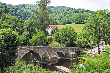Medieval bridge of Menat across the River Sioule, Puy-de-Dome department, Auvergne-Rhone-Alpes region, France, Europe