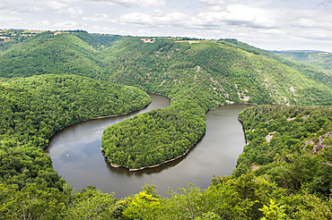 Queuille's meander (Meandre de Queuille) of the Sioule River, Puy-de-Dome department, Auvergne-Rhone-Alpes region, France, Europe