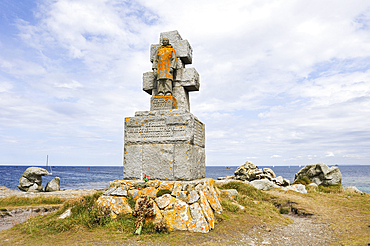 Monument in memory of the Free French who rejoined General Charles de Gaulle after the Appeal of 18 June ,sculpted by Rene Quillivic, Ile de Sein,off the coast of Pointe du Raz,Finistere department,Brittany region,west of France,western Europe