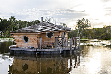 Floating cabin of Clos de la Loutre (Otter's cottage), Etang de Bornacq, Loye-sur-Arnon, Cher department, Historic Province of Berry, Centre-Valde Loire region,
