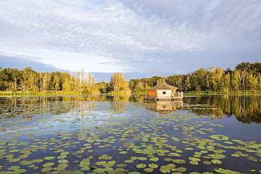 Floating cabin of Clos de la Loutre (Otter's cottage), Etang de Bornacq, Loye-sur-Arnon, Cher department, Historic Province of Berry, Centre-Valde Loire region,
