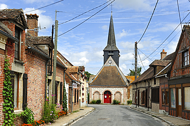 St-Martin church in the center of the village of Vannes-sur-Cosson in Sologne, Loiret department, Centre-Val de Loire region, France, Europe
