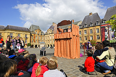 Hand puppets show on the Place Ducale,Festival Mondial des Theatres de Marionnettes (world festival of puppets show), Charleville-Mezieres,Ardennes departement,Champagne-Ardenne region,Northern France,Europe