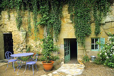 Troglodyte holiday cottage 'La Rose des Ouches', Deneze-sous-Doue, Doue-la-Fontaine, Maine-et-Loire department, Pays de la Loire region, France, Europe