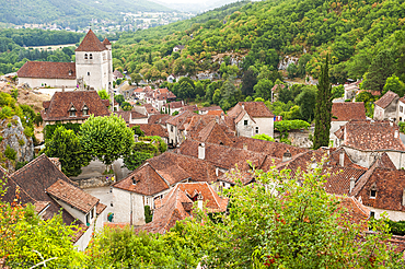 Saint-Cirq-Lapopie, one of the ' Plus Beaux Villages de France' (the most beautiful villages of France), Lot department, region of Midi-Pyrenees, Occitanie, southwest of France, Europe