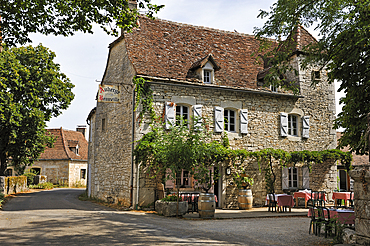 Restaurant 'Auberge Beauville', village of Espedaillac, Regional Park of Causses du Quercy, Lot department, region of Midi-Pyrenees, Occitanie, southwest of France, Europe