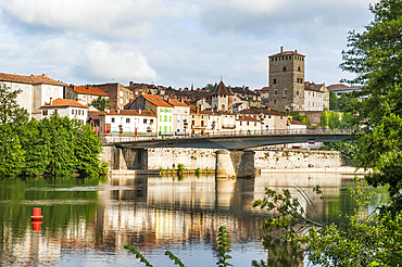 Lot River bank, Cahors, Lot department, region of Midi-Pyrenees, Occitanie, southwest of France, Europe