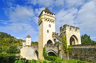 Pont Valentre, 14th-century stone arch bridge crossing the Lot River, Cahors, Lot department, region of Midi-Pyrenees, Occitanie, southwest of France, Europe