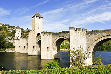 Pont Valentre, 14th-century stone arch bridge crossing the Lot River, Cahors, Lot department, region of Midi-Pyrenees, Occitanie, southwest of France, Europe